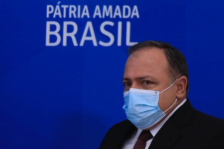 Pazuello anuncia aquisição de 100 milhões de doses da vacina