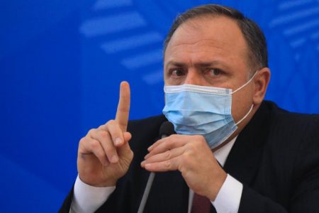 Pazuello anuncia aquisição de 100 milhões de doses da vacina