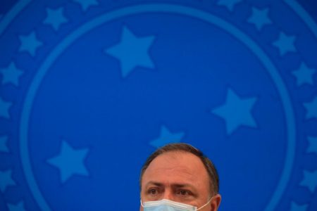 Pazuello anuncia aquisição de 100 milhões de doses da vacina