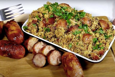Farofa de linguiça