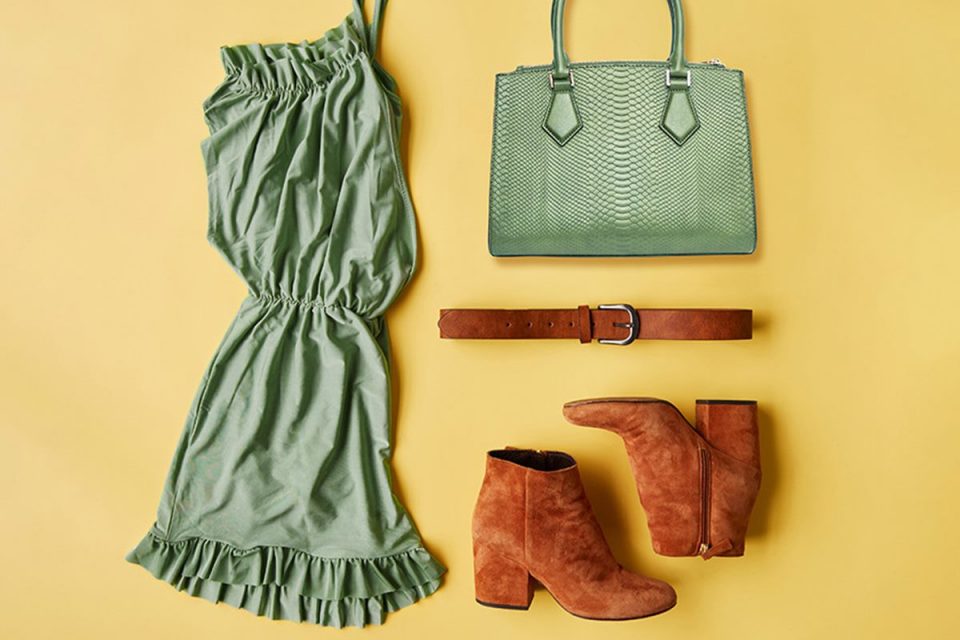 Vestido, bolsa, cinto e bota