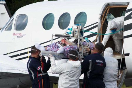 Passageiros são transportados de Manaus a outros estados após sistema de saúde da capital colapsar