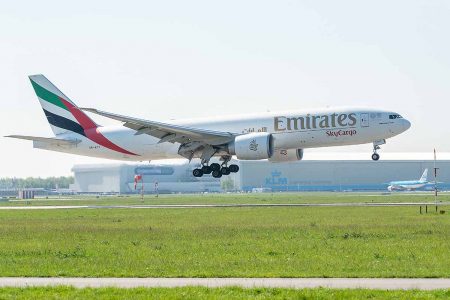 avião da emirates