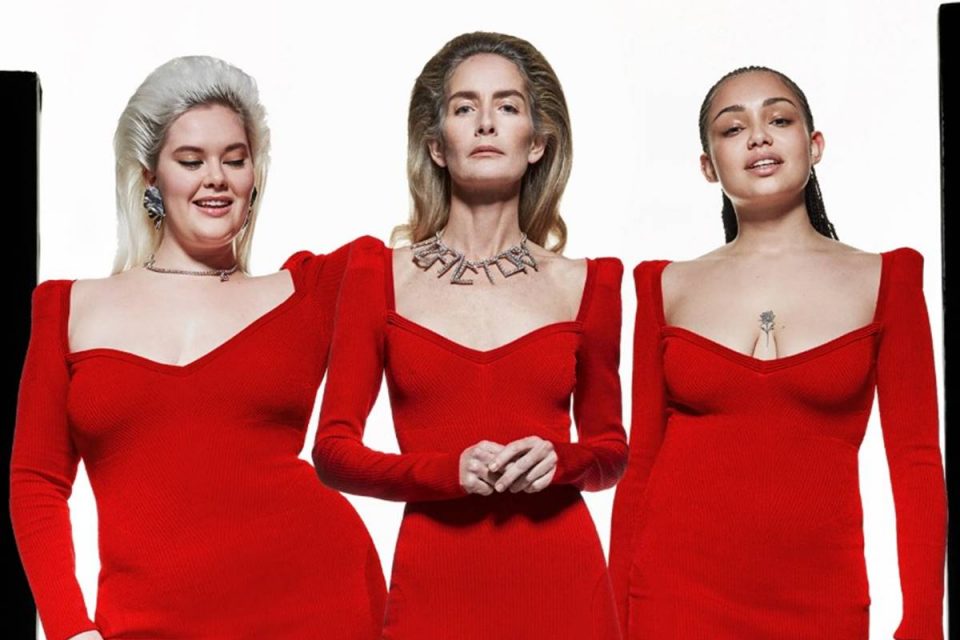 Vestidos vermelhos da coleção de estreia da AZ Factory