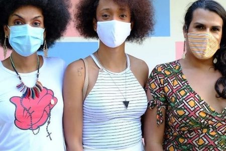 Carolina Iara, Erika Hilton e Samara Sosthenes em evento que comemora a visibilidade das pessoas trans em São Paulo em janeiro de 2021