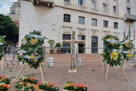 Professores realizam ato contra volta às aulas em SP