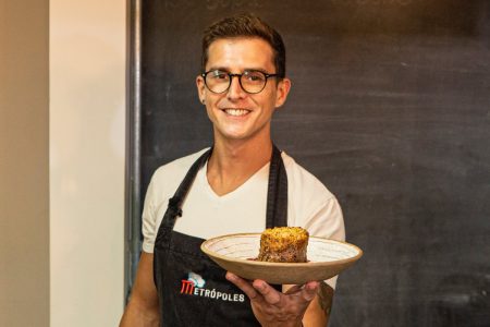 Filé em crosta com molho de geleia