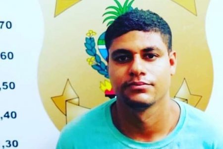 homem preso em rio verde