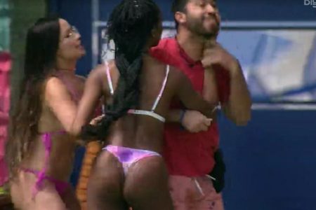 Gilberto é acalmado por Juliette e Camilla