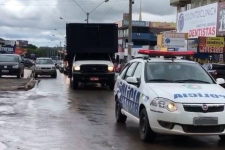 Carro de som divulga mensagem para prevenção da Covid-19 em Luziânia