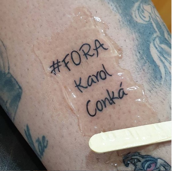 Tatuagem Fora Karol Conká