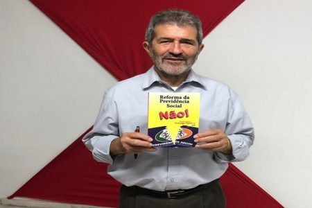 Deputado federal Gonzaga Patriota, autor do livro "Reforma da Previdência Social Não!"