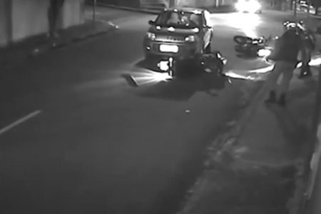 Mulher atropela policiais militares em Belo HorizonteMulher atropela policiais militares em Belo Horizonte