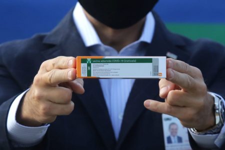 chegada de insumo para coronavac butantan