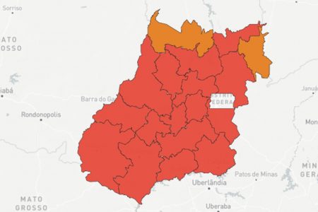 mapa de goiás, dividido em macrorregiões classificadas com cores diferentes, conforme a gravidade da pandemia da covid-19