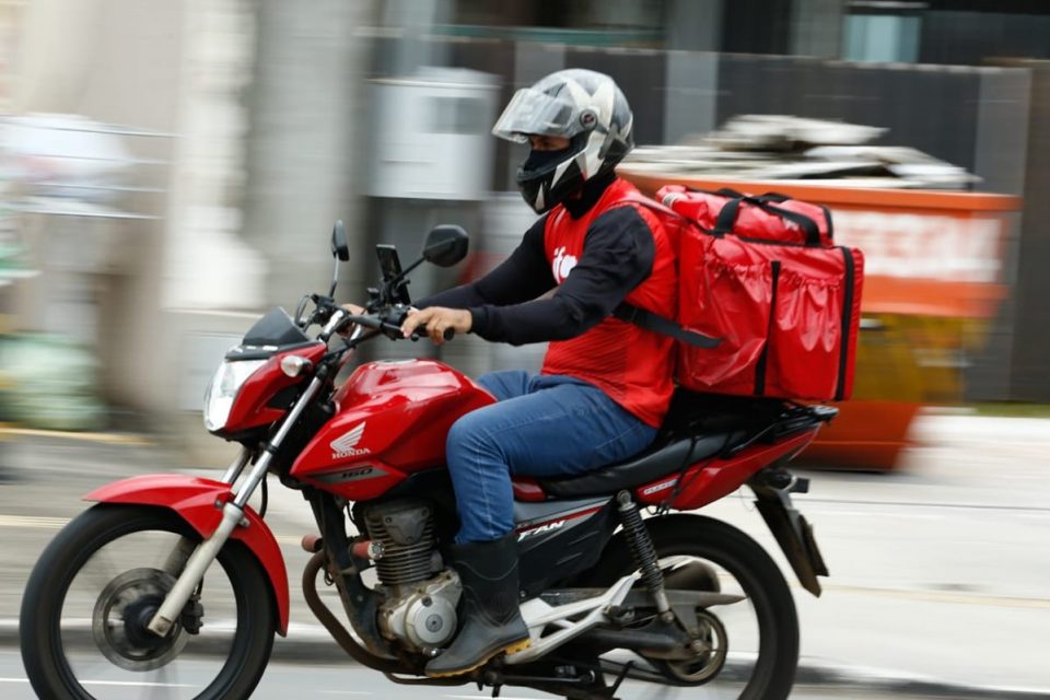 entregador de aplicativo de moto, em goiânia, goiás