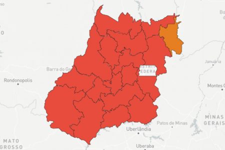 mapa de goiás com cores que indicam a gravidade da pandemia da covid-19. a cor vermelha indica a pior situação, quadro de calamidade