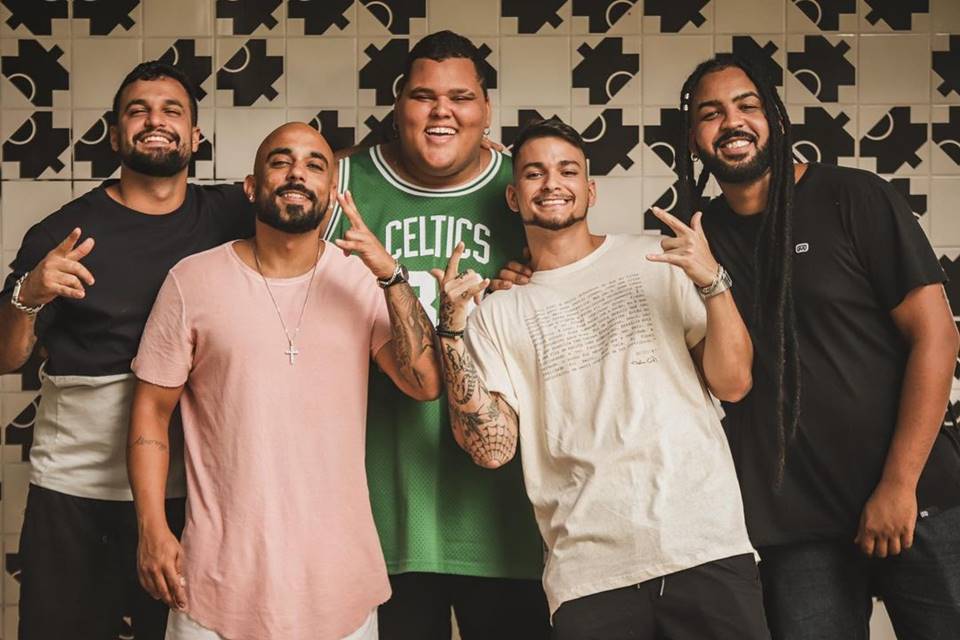 Grupo de pagode brasiliense Menos é Mais