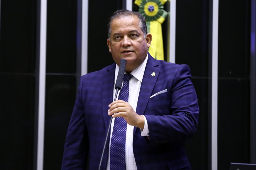 Líder do governo no Congresso, Eduardo Gomes, durante sessão