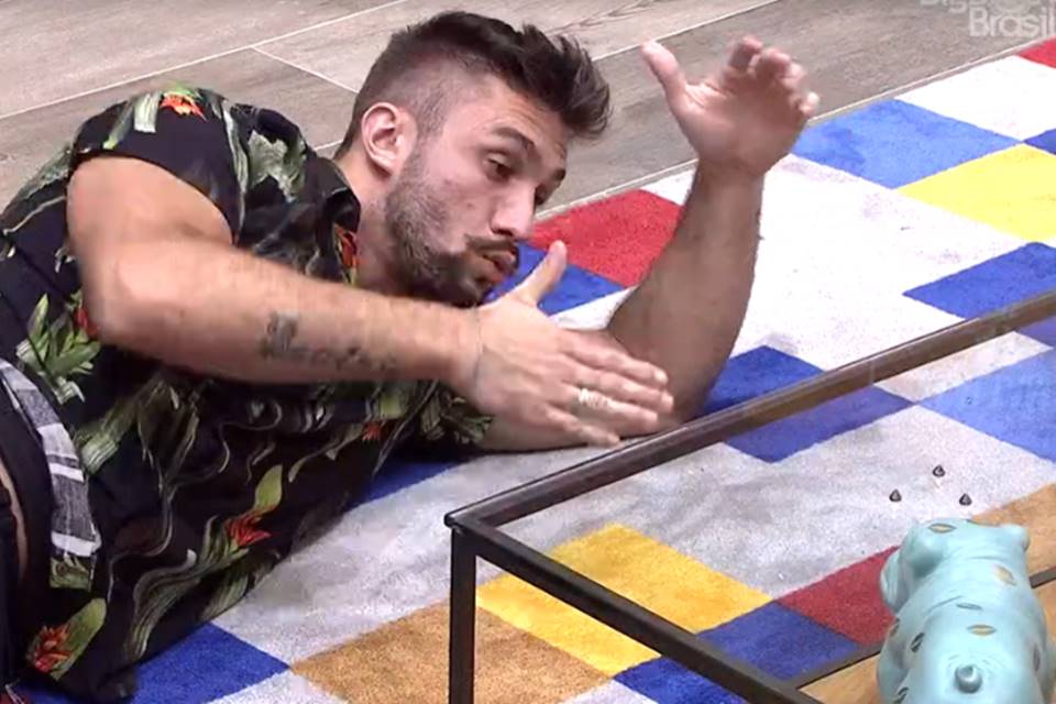Arthur chorando por Projota no BBB21