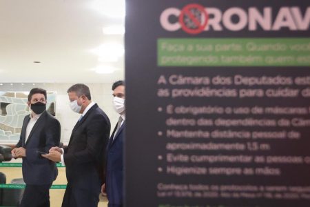 Lira restringe presença física de parlamentares e funcionários da camara dos deputados