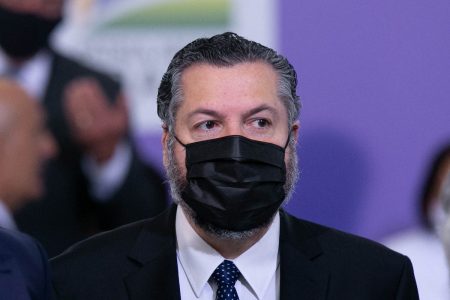 Ernesto Araújo ministro do Itamaraty no governo bolsonaro pede demissão
