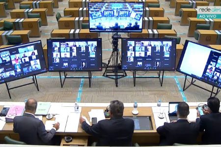 Sessão da Alesp teve apenas sua direção presente no salão da Casa