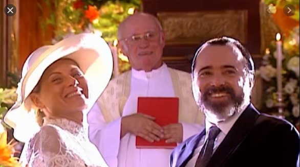Miguel e Helena se casam em Laços de Família