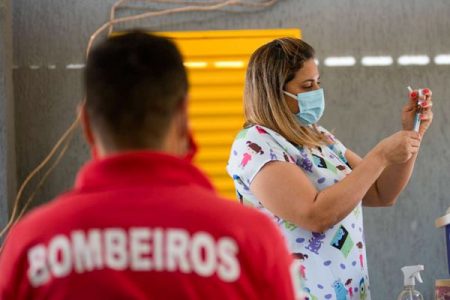 Vacinação de bombeiros no DF