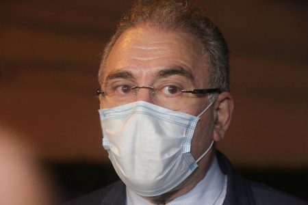 Ministro da Economia, Paulo Guedes, da Saúde, Marcelo Queiroga, da Infraestrutura, Tarcísio Gomes de Freitas, e o da Comunicação, Fábio Faria, falam com a imprensa após jantar do presidente Bolsonaro com empresários