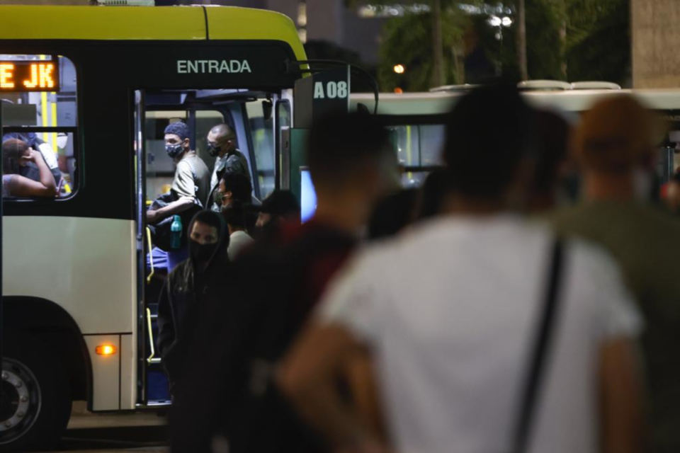 aglomeração ônibus