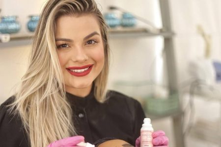 Blogueira é presa por falsificar cosméticos