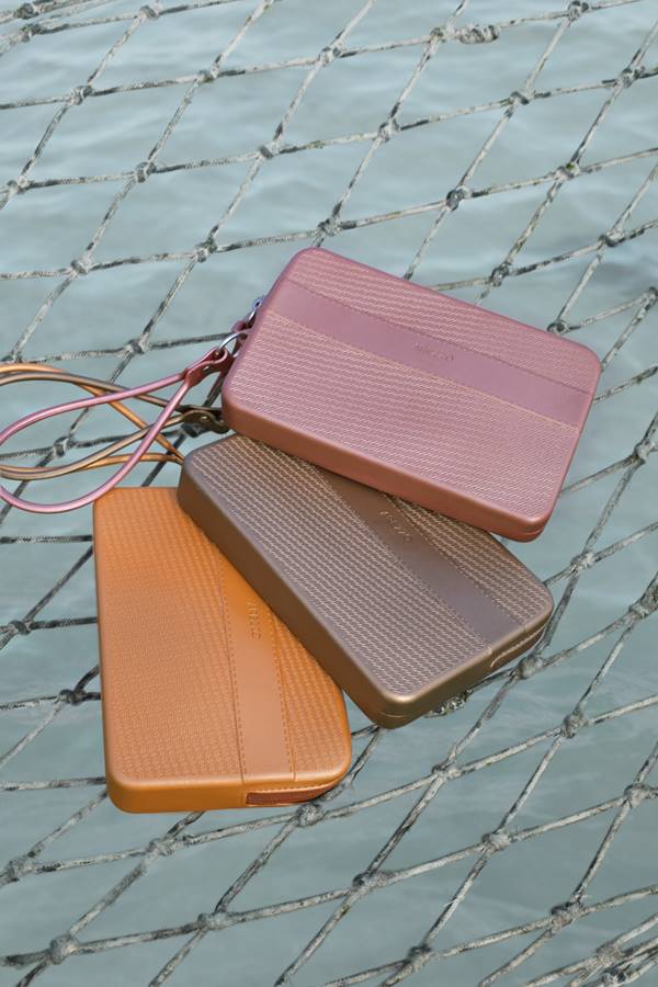 Clutch da linha BriZZa, da Arezzo