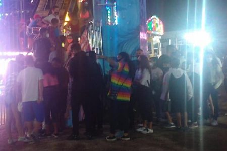 Parque de diversões é interditado em SC após flagrante de aglomeração