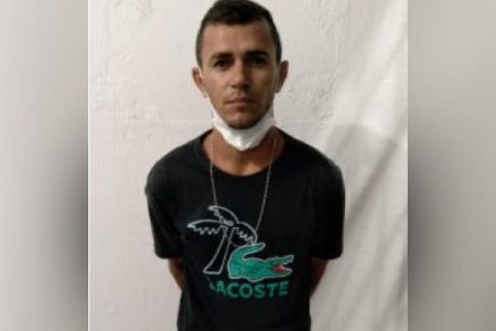 Antônio Josivan disparou contra o policial civil e fugiu ainda algemado