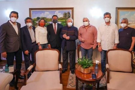 Lula se reúne com senadores em Brasília