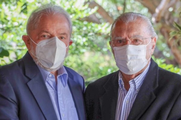 Ex-presidentes Luiz Inácio Lula da Silva (PT) e José Sarney (MDB), em Brasília