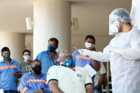 Universidade Federal de Goiás faz testagem da covid-19 em alunos e servidores