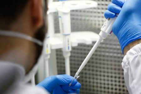 Universidade Federal de Goiás faz testagem da covid-19 em alunos e servidores