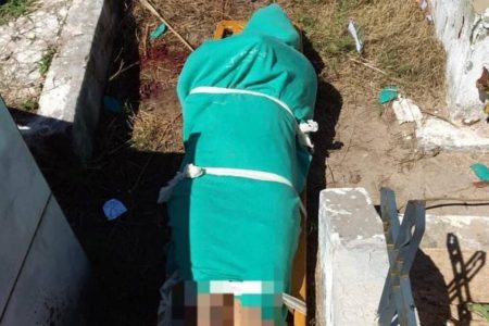 Mulher encontrada nua e com a cabeça esmagada