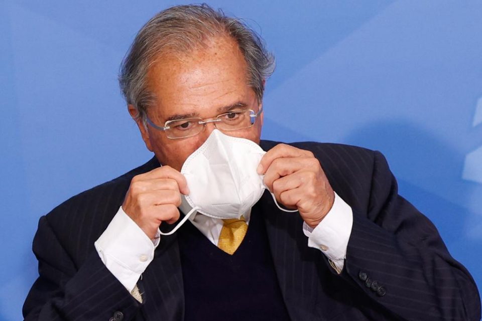 presidente jair bolsonaro e Paulo Guedes, ministro da econômia durante lançamento do Programa Gigantes do Asfalto no palácio do Planalto
