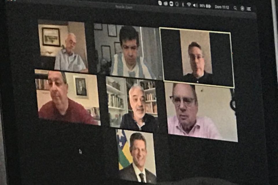 Senadores CPI da Covid-19 conversam por whatsapp