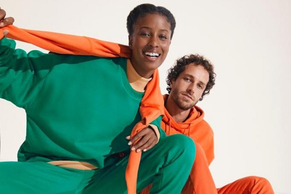 Modelos com moletons da hering