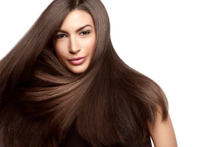 mulher de cabelo hidratado
