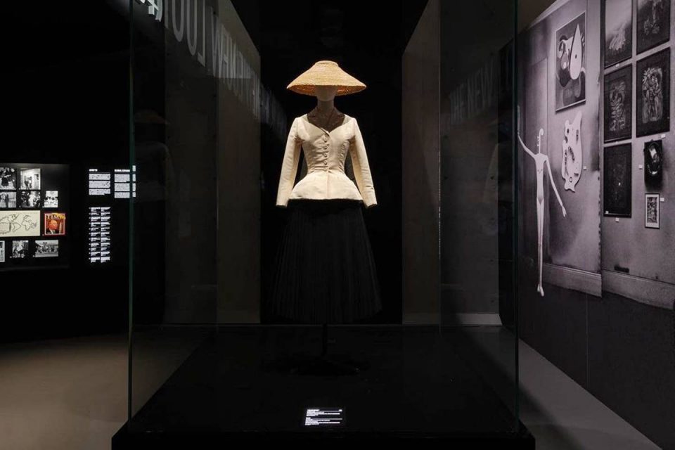 Bar Suit na exposição Christian Dior - Designer of Dreams em Xangai