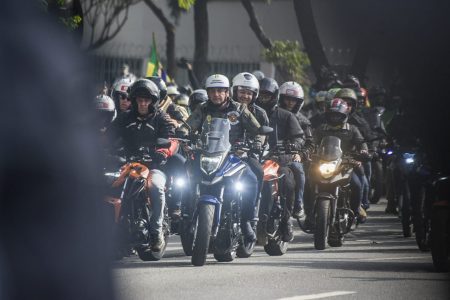 Presidente Jair Bolsonaro participa de motociata em SP