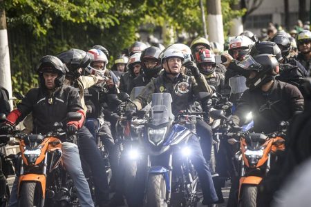 Presidente Jair Bolsonaro participa de motociata em SP