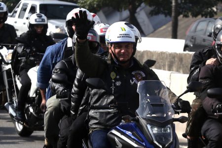 Presidente Jair Bolsonaro participa de motociata em SP