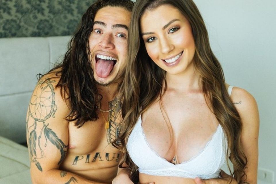 Mulher branca com cabelo castanho e um homem - Metrópoles
