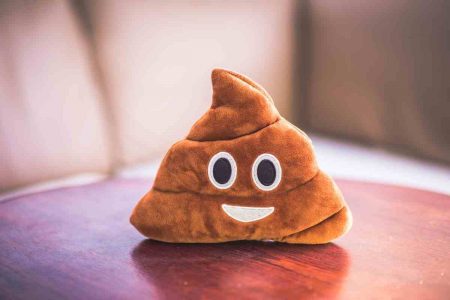 emoji de cocô, fezes, transplante de fezes - Metrópoles